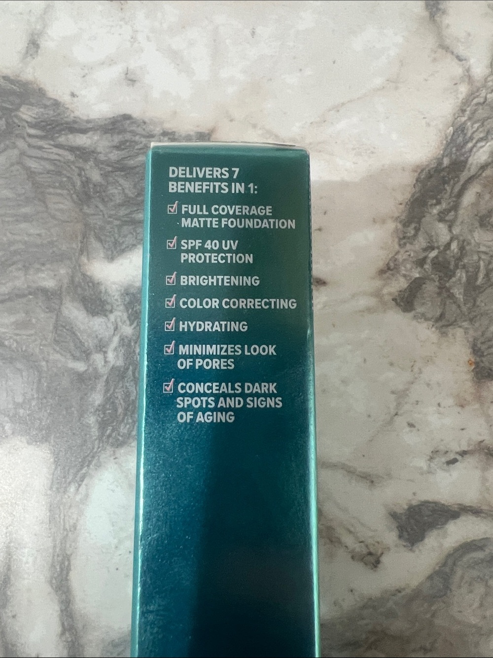 it cosmetics CC+ Oil-Free Matte Cream SPF 40 - Teal - Picture 5 of 6